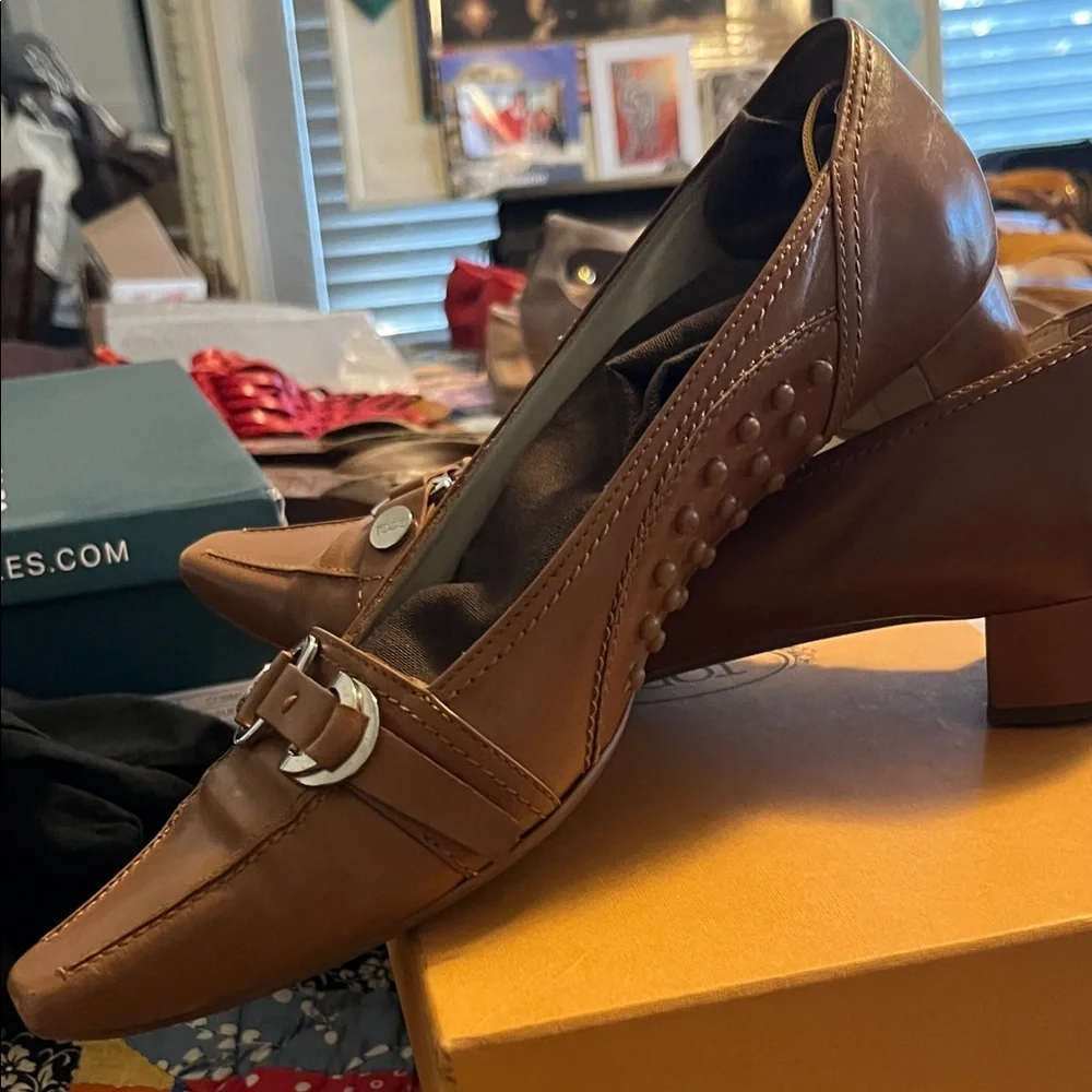 Tod's Tan Leather Loafers with Buckle - Picture 5 of 9